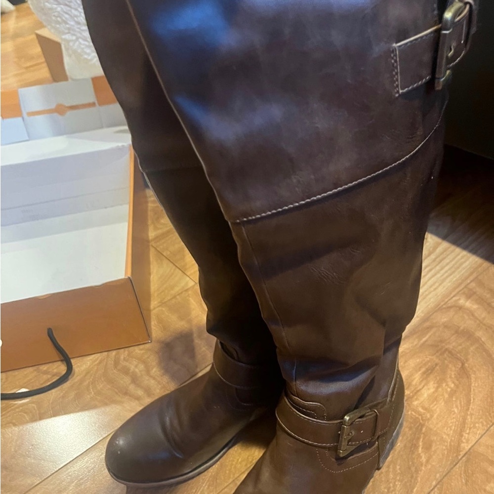 Boots - Picture 2 of 3